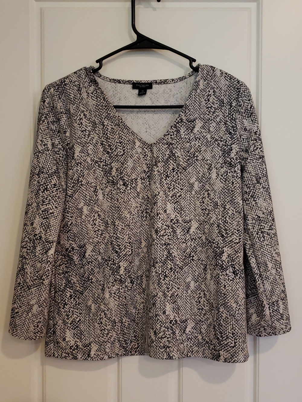 Ann Tylor Women's XS Snake Print shirt